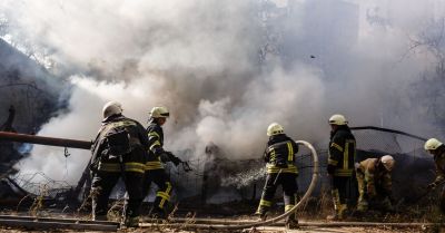 Strażacy opanowali pożar hali z elektroodpadami w Gliwicach